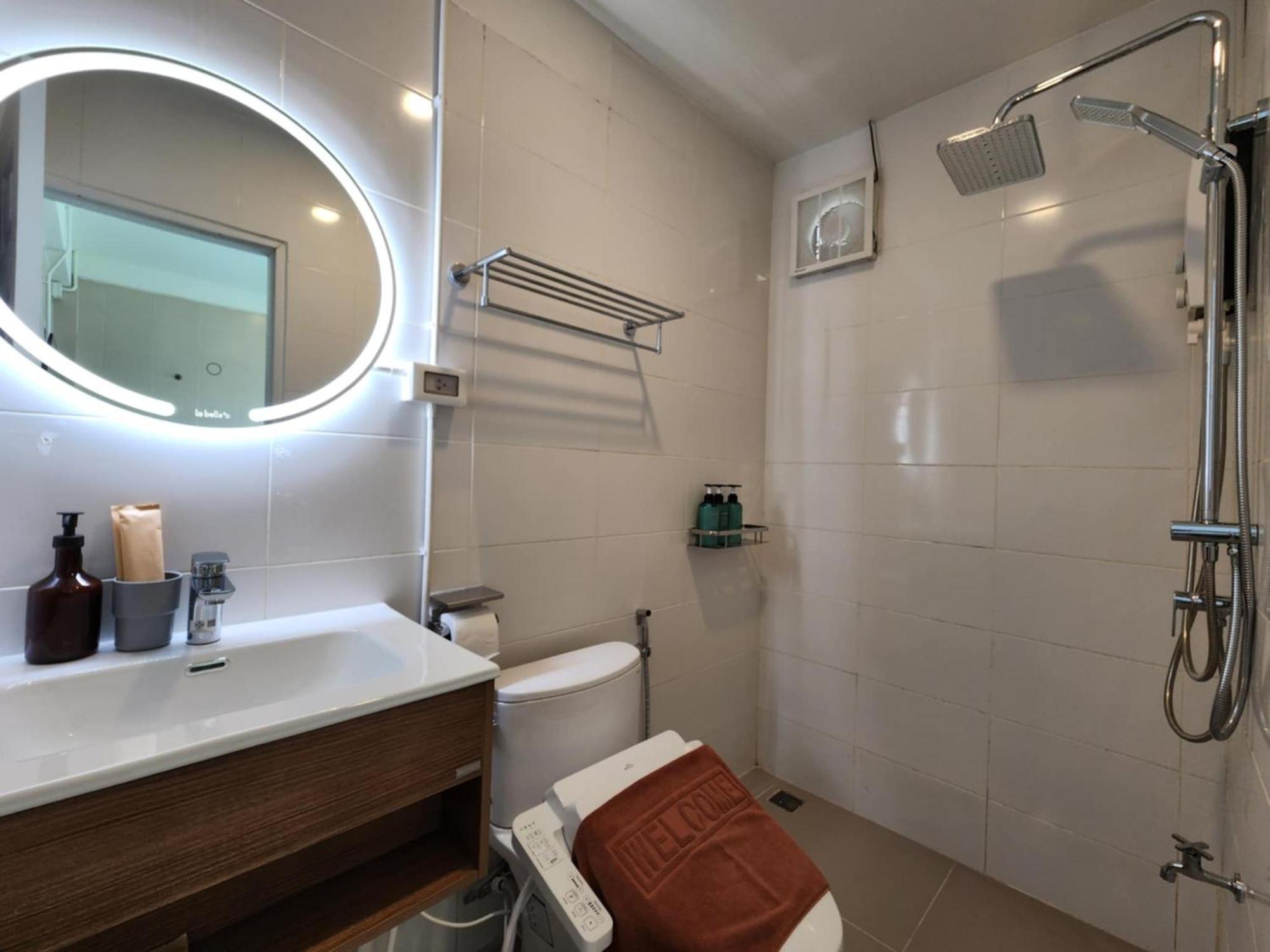 Lo-Ha Guest House, Contactless Check-In Bangkok Exterior photo